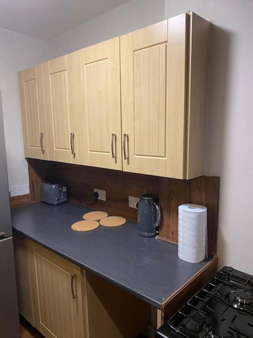 One Bedroom Apartment In Gorgie With New Central Heating System Edinburgh Exterior photo